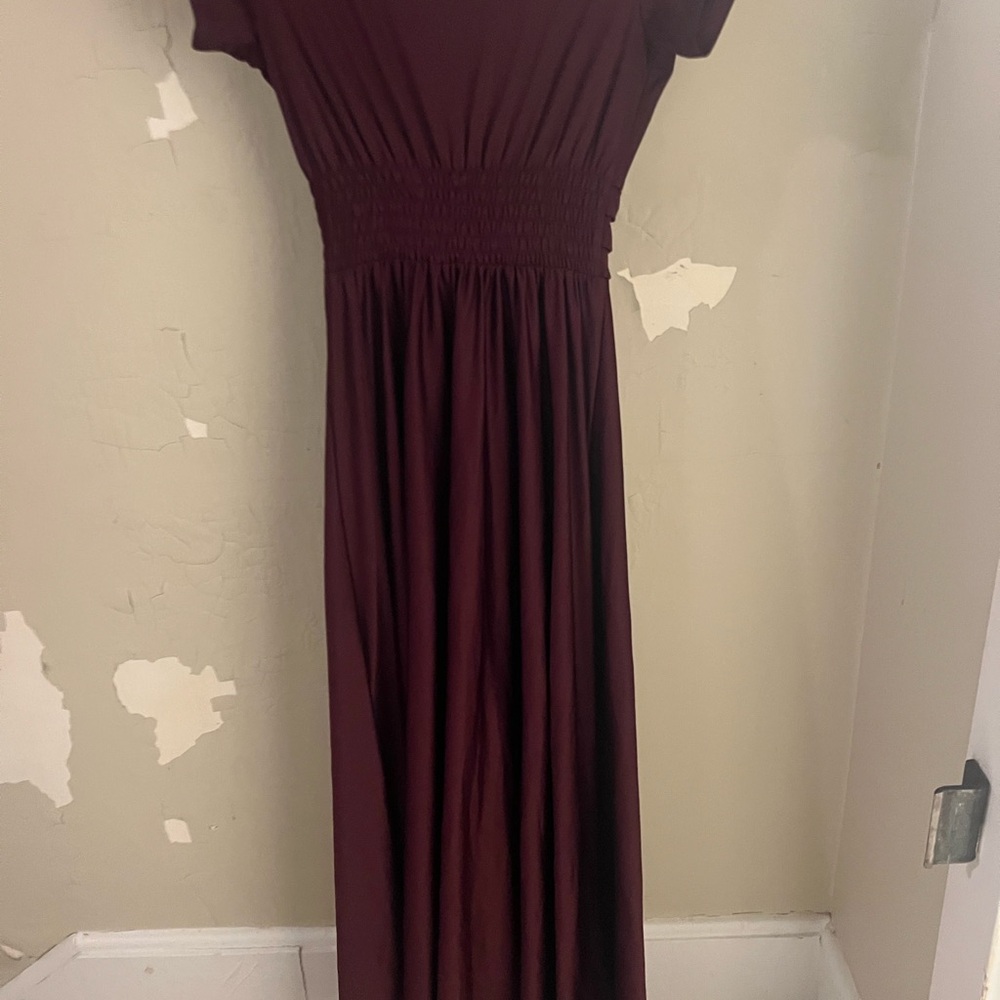Elegant Burgundy Maxi Dress